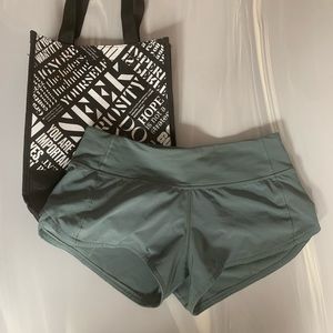 Lululemon Speed Up Short 2.5” Size 2 with bag!